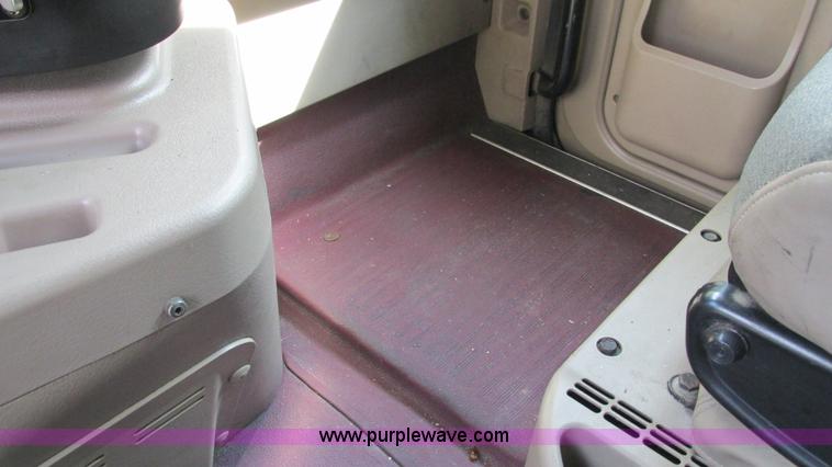 image for item L5271 2007 International 9400i semi truck