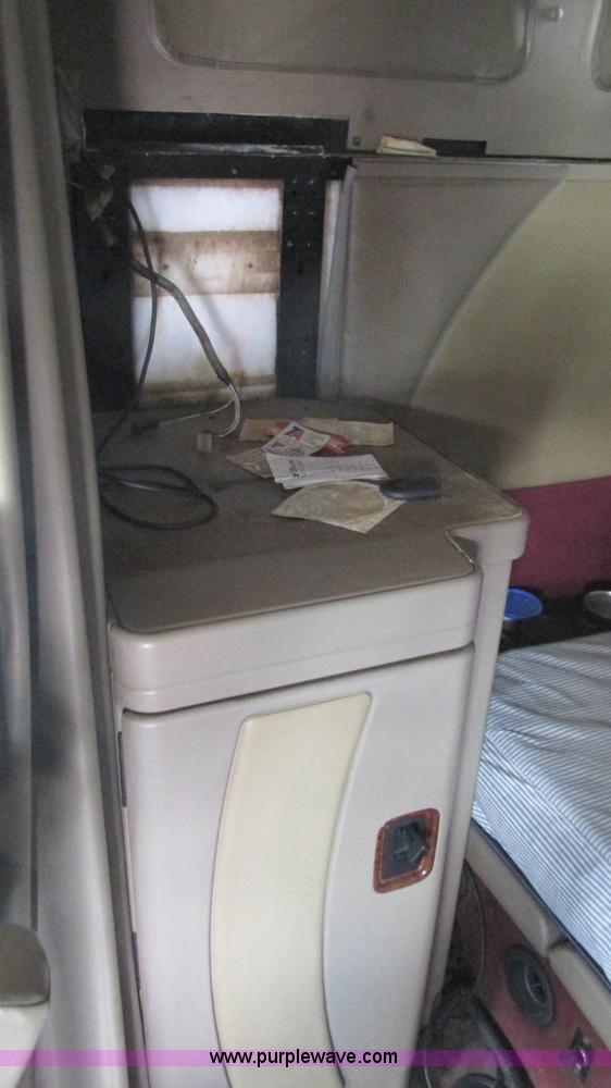 image for item L5271 2007 International 9400i semi truck