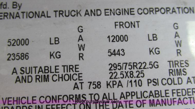 image for item L5271 2007 International 9400i semi truck