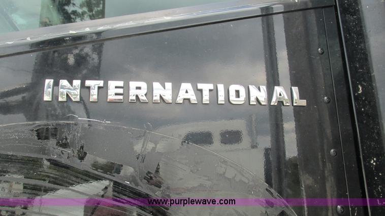 image for item L5271 2007 International 9400i semi truck
