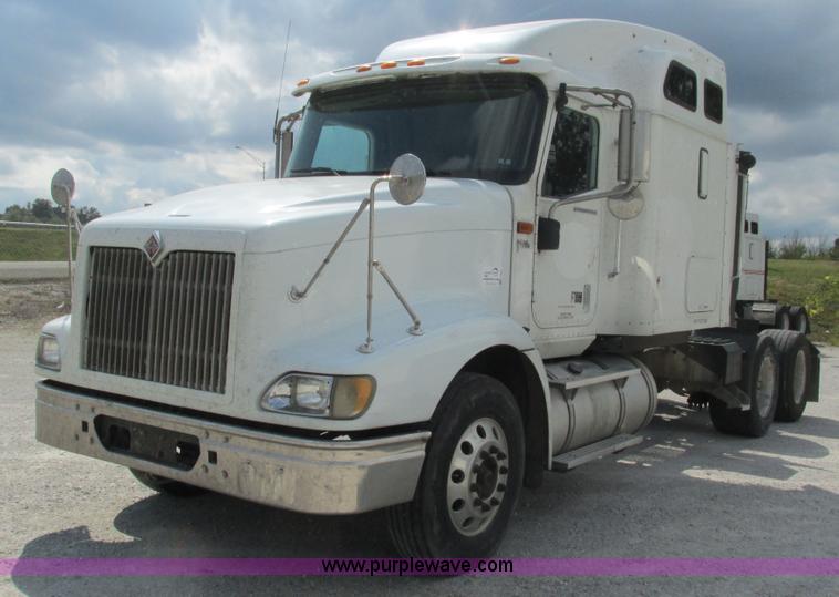 image for item L5272 2007 International 9400i semi truck