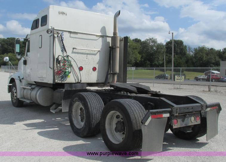 image for item L5272 2007 International 9400i semi truck