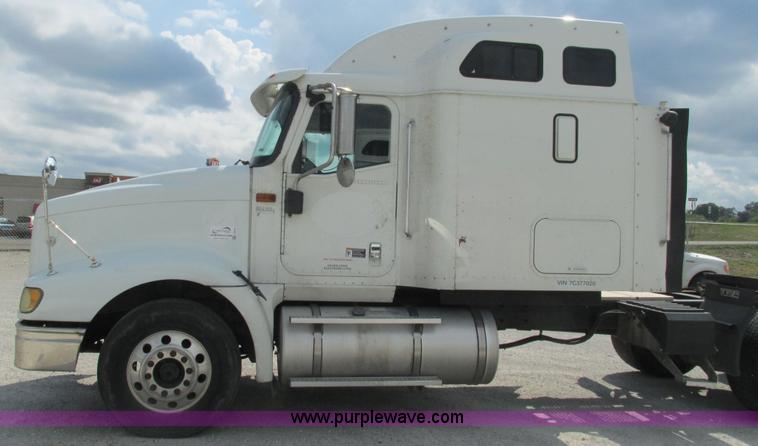 image for item L5272 2007 International 9400i semi truck