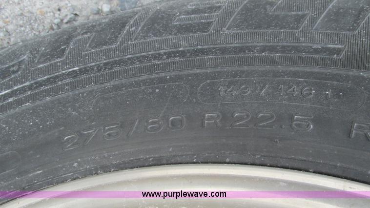 image for item L5272 2007 International 9400i semi truck