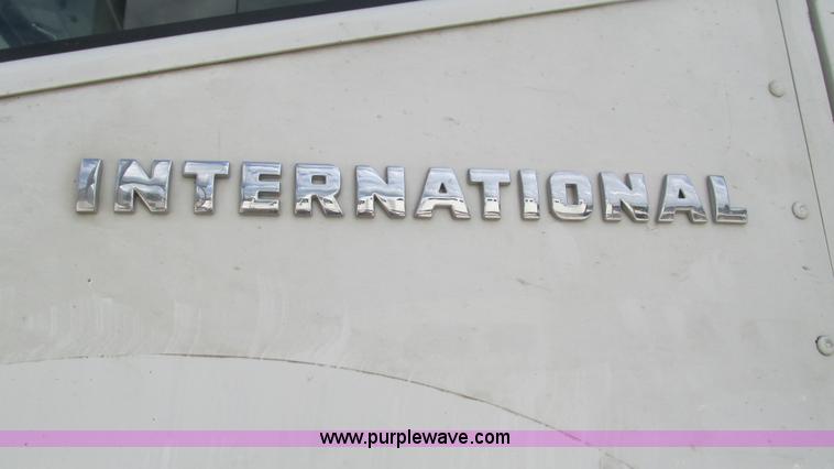 image for item L5272 2007 International 9400i semi truck