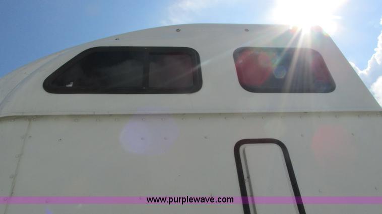 image for item L5272 2007 International 9400i semi truck