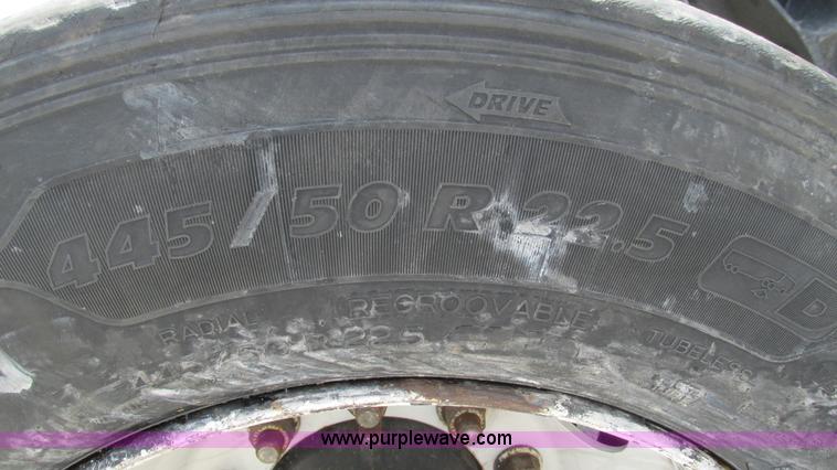 image for item L5272 2007 International 9400i semi truck