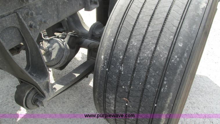 image for item L5272 2007 International 9400i semi truck