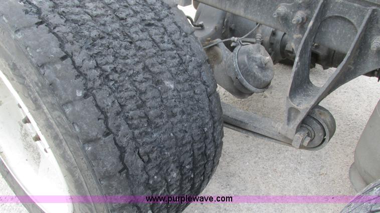 image for item L5272 2007 International 9400i semi truck