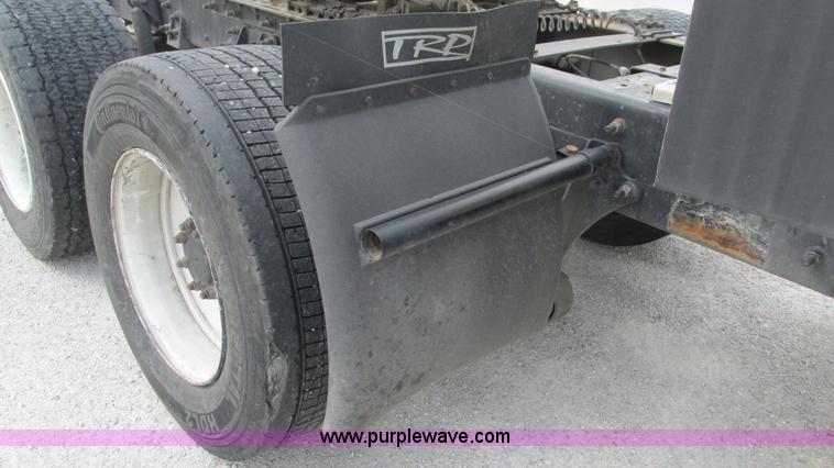 image for item L5272 2007 International 9400i semi truck