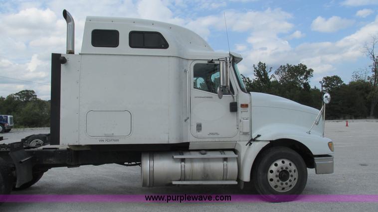 image for item L5272 2007 International 9400i semi truck