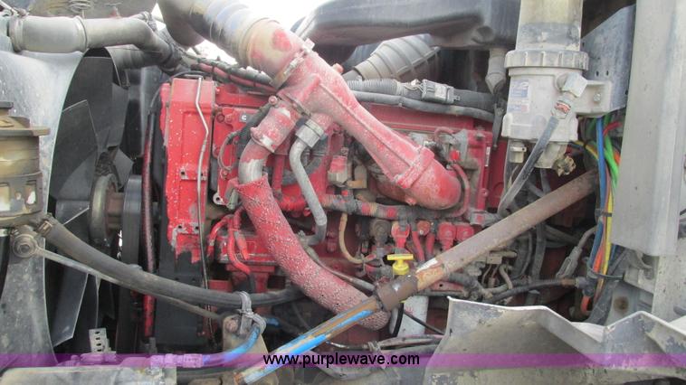 image for item L5272 2007 International 9400i semi truck