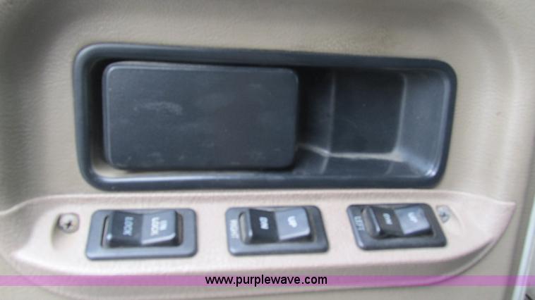 image for item L5272 2007 International 9400i semi truck