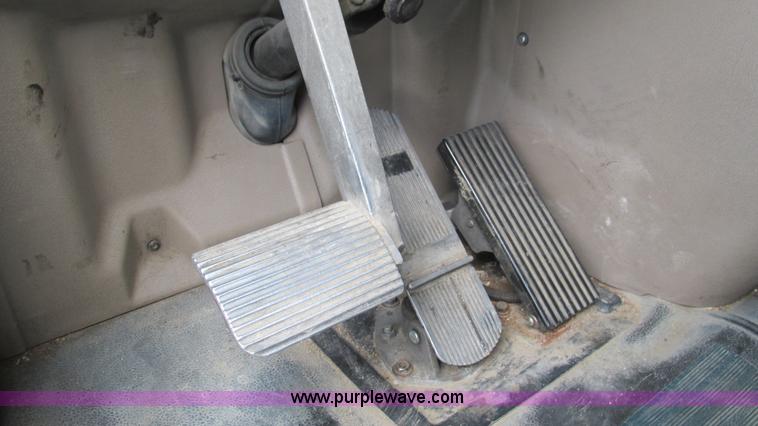 image for item L5272 2007 International 9400i semi truck