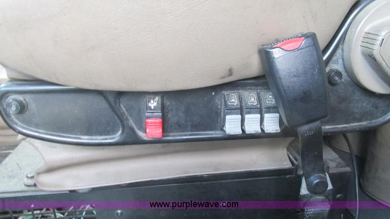 image for item L5272 2007 International 9400i semi truck