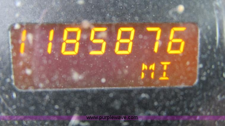 image for item L5272 2007 International 9400i semi truck