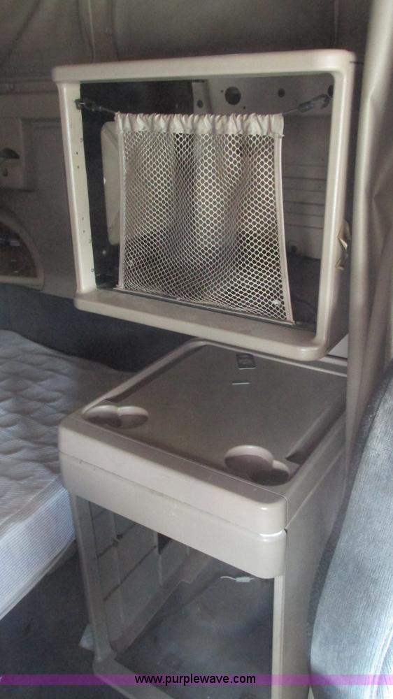 image for item L5272 2007 International 9400i semi truck