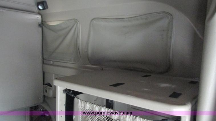 image for item L5272 2007 International 9400i semi truck