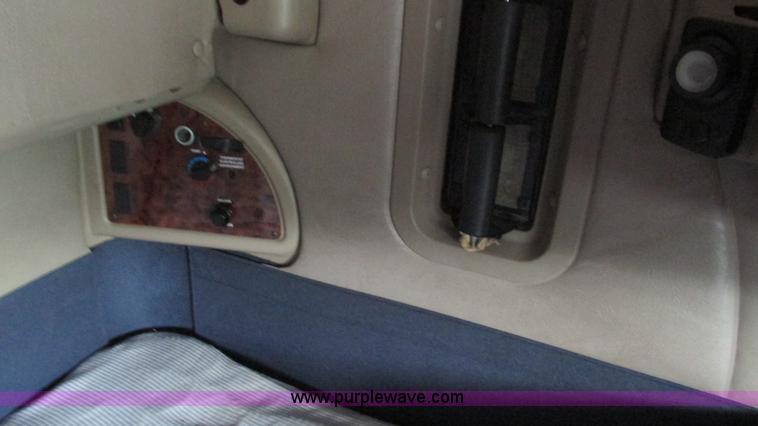 image for item L5272 2007 International 9400i semi truck