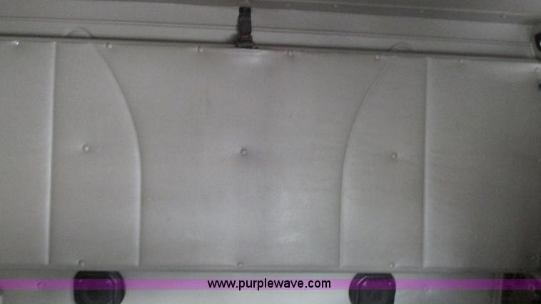 image for item L5272 2007 International 9400i semi truck