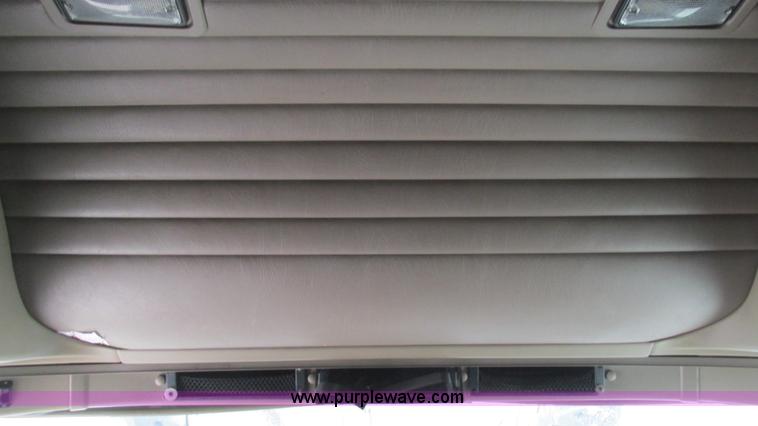 image for item L5272 2007 International 9400i semi truck