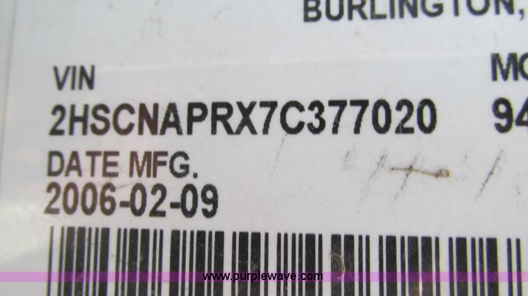 image for item L5272 2007 International 9400i semi truck