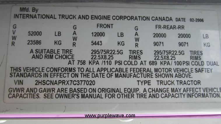 image for item L5272 2007 International 9400i semi truck