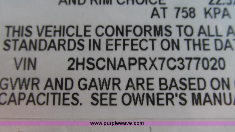 image for item L5272 2007 International 9400i semi truck