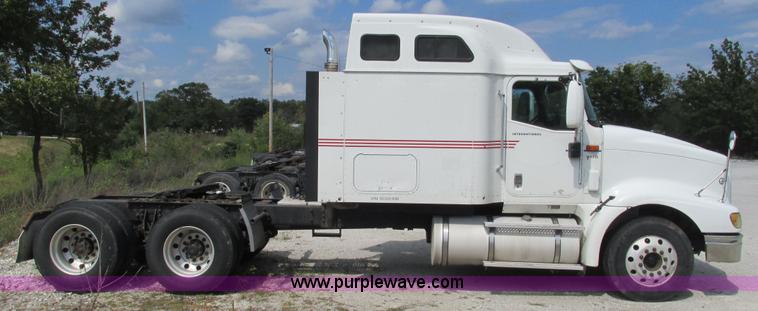 image for item L5273 2005 International 9400i semi truck