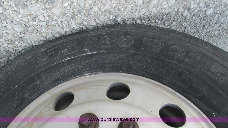 image for item L5273 2005 International 9400i semi truck