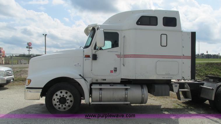 image for item L5273 2005 International 9400i semi truck
