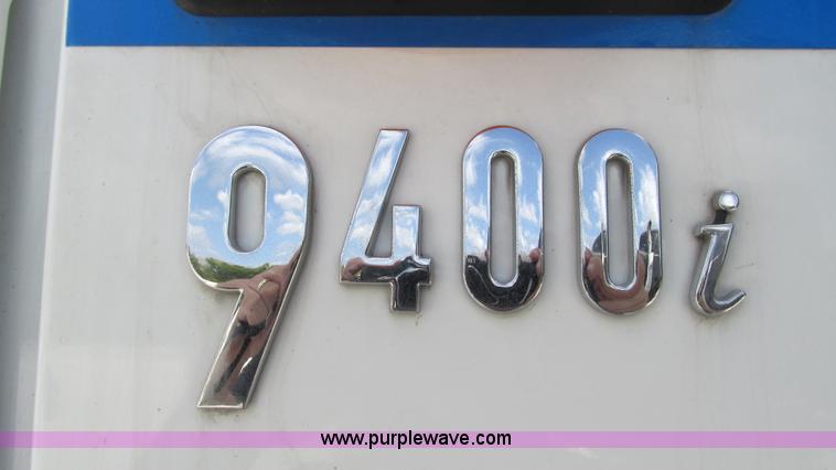 image for item L5273 2005 International 9400i semi truck