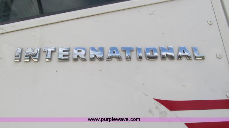 image for item L5273 2005 International 9400i semi truck