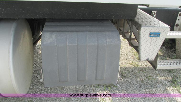 image for item L5273 2005 International 9400i semi truck