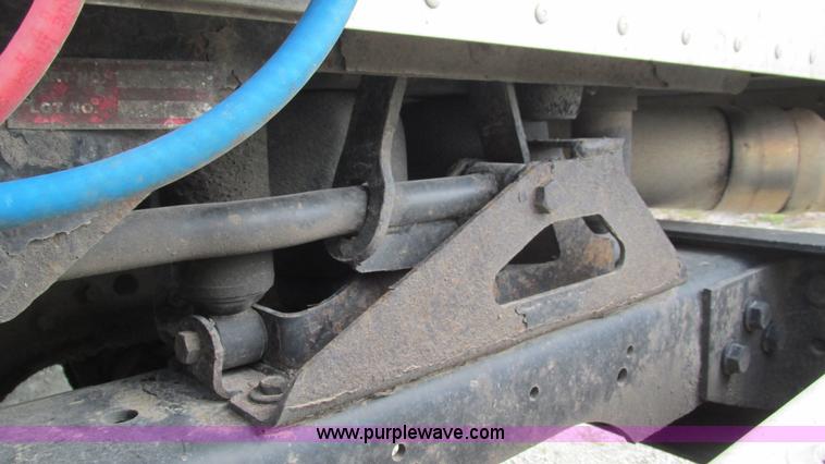 image for item L5273 2005 International 9400i semi truck