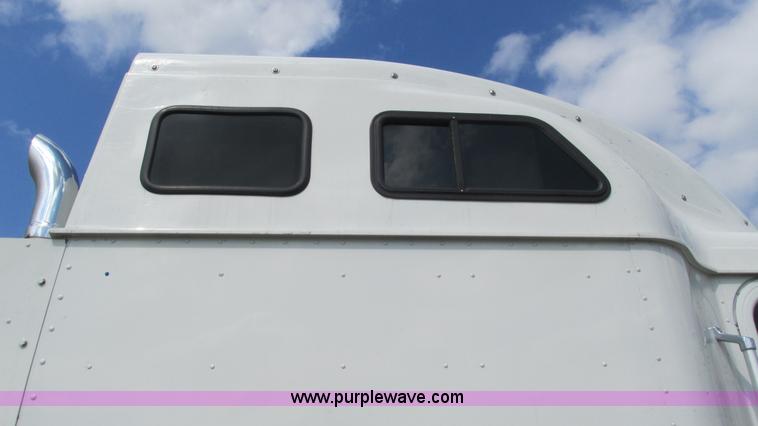 image for item L5273 2005 International 9400i semi truck