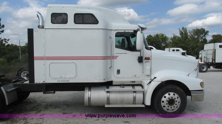image for item L5273 2005 International 9400i semi truck