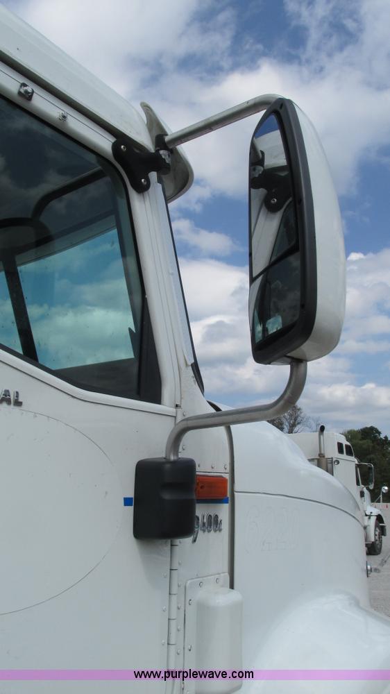 image for item L5273 2005 International 9400i semi truck