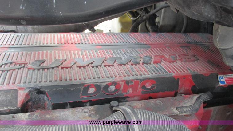 image for item L5273 2005 International 9400i semi truck