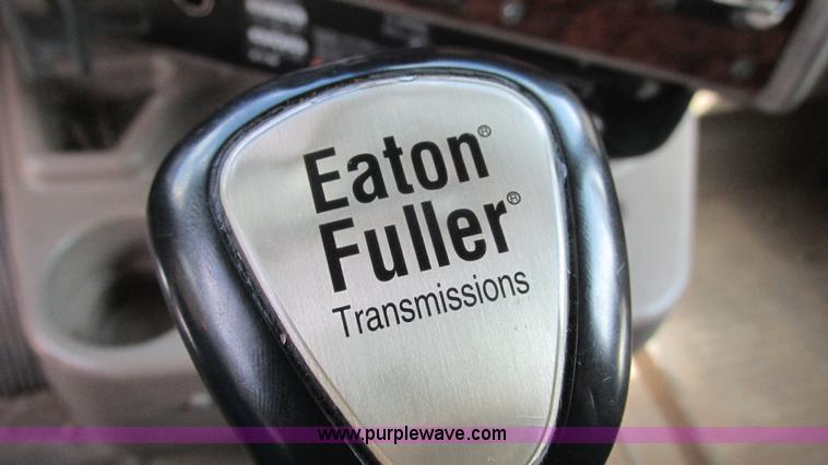 image for item L5273 2005 International 9400i semi truck