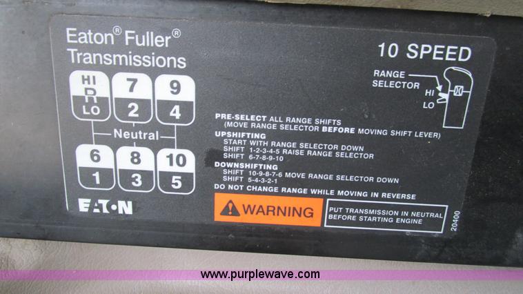 image for item L5273 2005 International 9400i semi truck