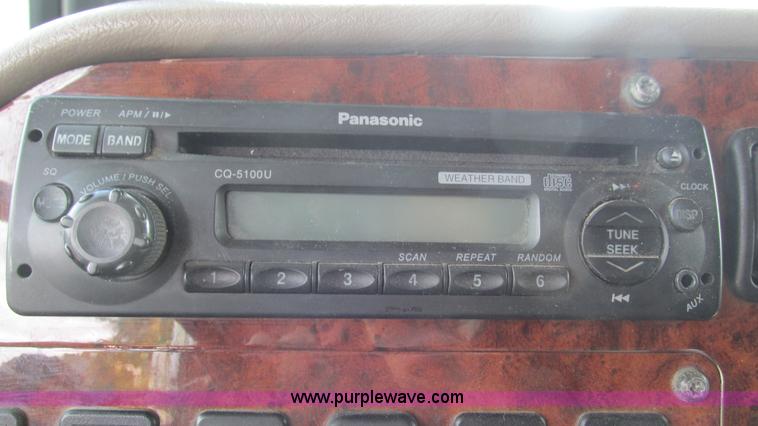 image for item L5273 2005 International 9400i semi truck