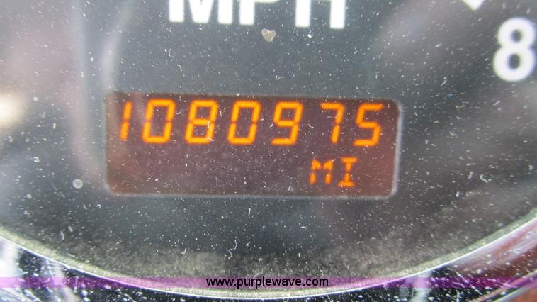 image for item L5273 2005 International 9400i semi truck