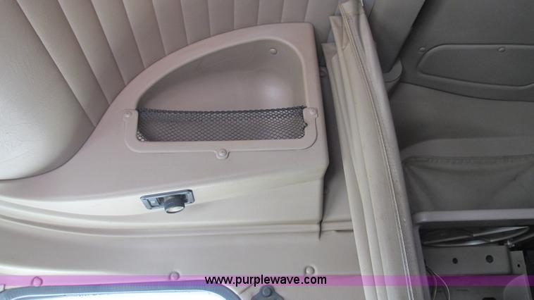 image for item L5273 2005 International 9400i semi truck