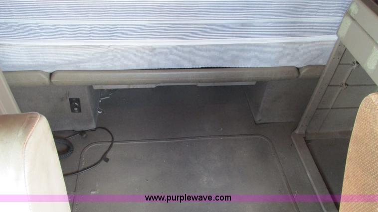 image for item L5273 2005 International 9400i semi truck