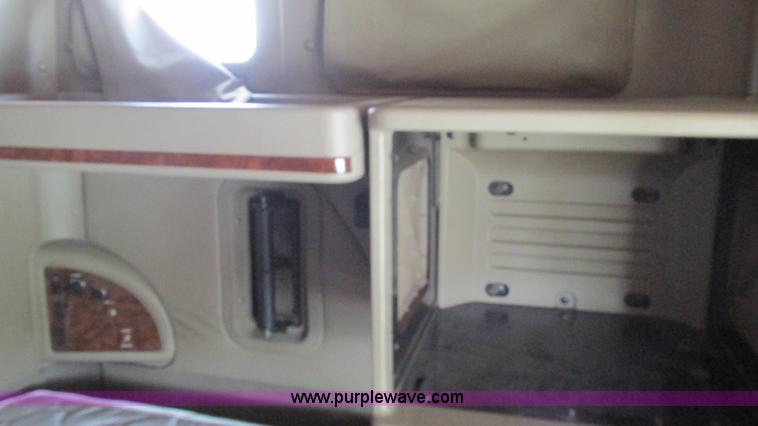 image for item L5273 2005 International 9400i semi truck