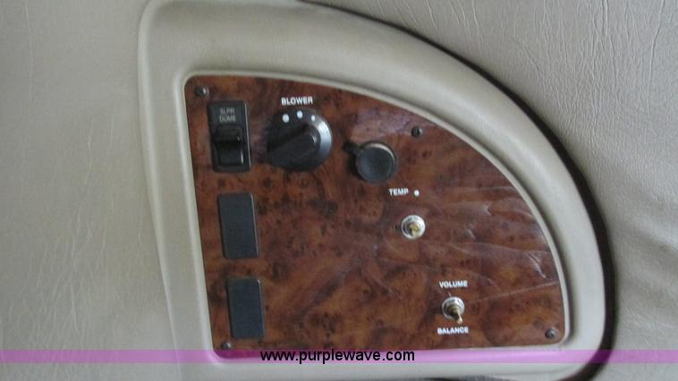 image for item L5273 2005 International 9400i semi truck