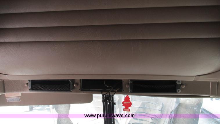 image for item L5273 2005 International 9400i semi truck