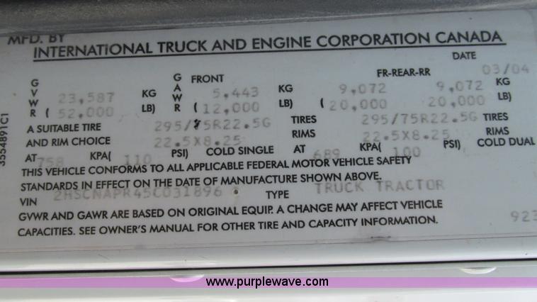 image for item L5273 2005 International 9400i semi truck