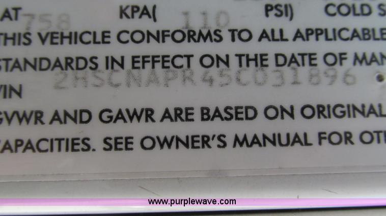 image for item L5273 2005 International 9400i semi truck